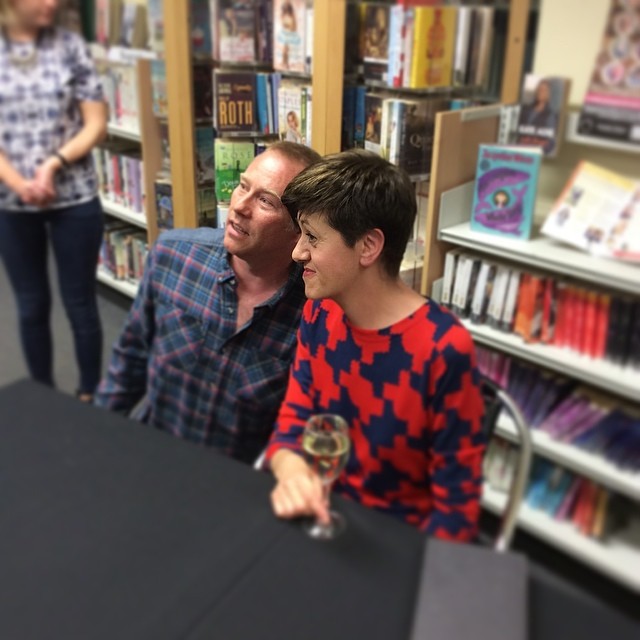 Tracey Thorn with a fan