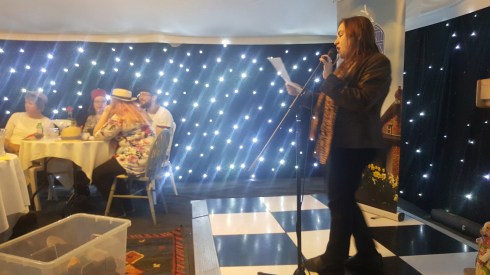 Carrie gets the quiz going